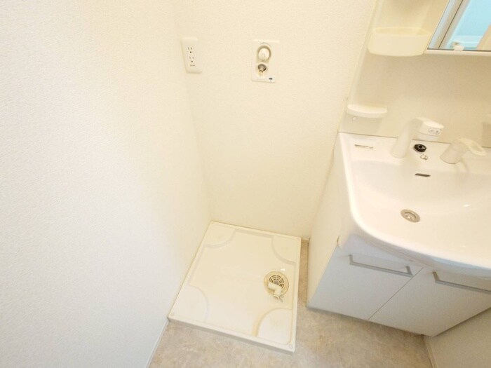 物件内観写真10　(洗濯機置場)