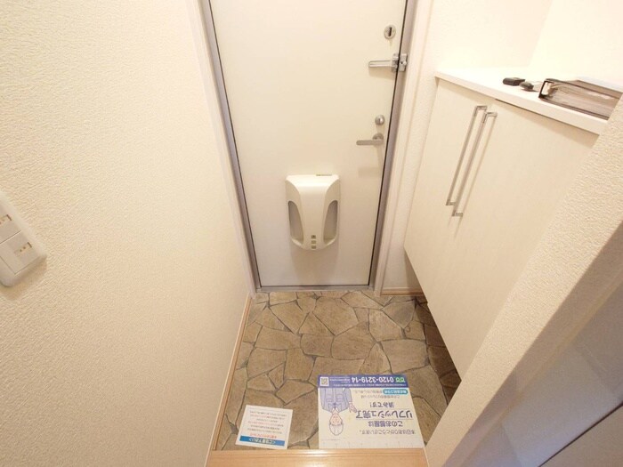物件内観写真12　(玄関)