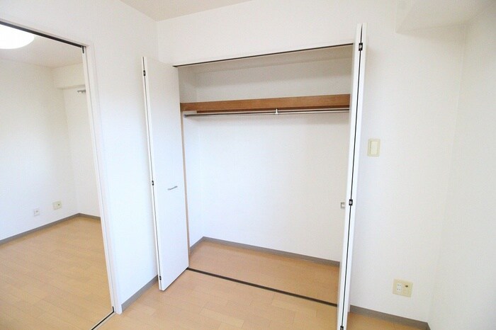 物件内観写真12　(収納)