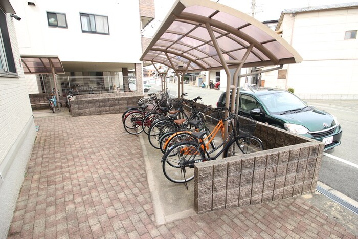 物件外観写真5　(駐輪場)