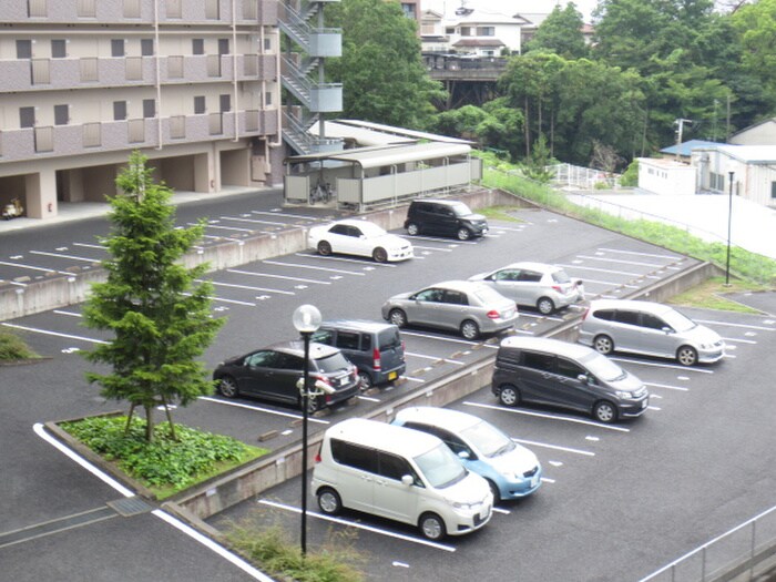 物件外観写真3　(駐車場)