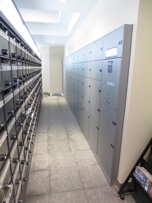 物件外観写真6　(エントランス部分)