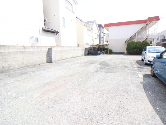 物件外観写真4　(駐車場)