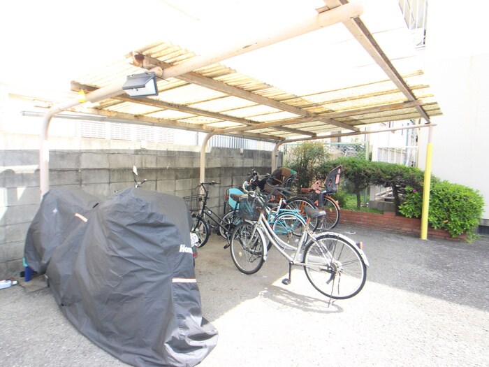 物件外観写真5　(駐輪場)