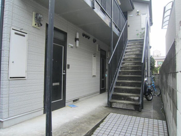 物件外観写真4　(エントランス部分)