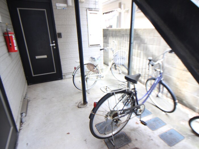 物件外観写真5　(エントランス部分)