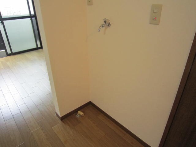 物件内観写真16　(洗濯機置場)