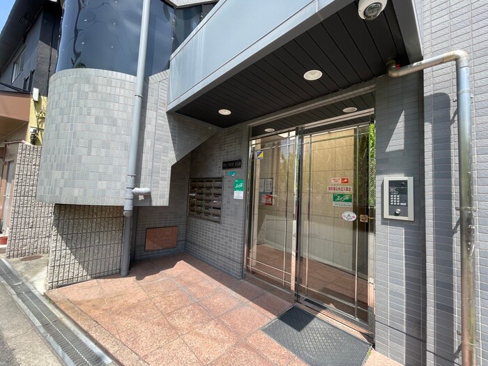 物件外観写真2　(エントランス部分)