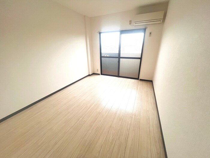 物件内観写真9　(居室)