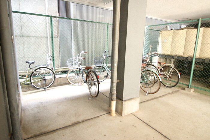 物件外観写真5　(駐輪場)