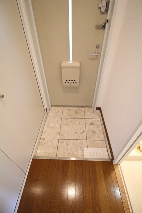 物件内観写真13　(玄関)