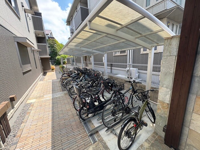 物件外観写真4　(駐輪場)