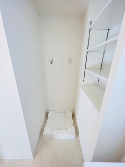 物件内観写真18　(洗濯機置場)