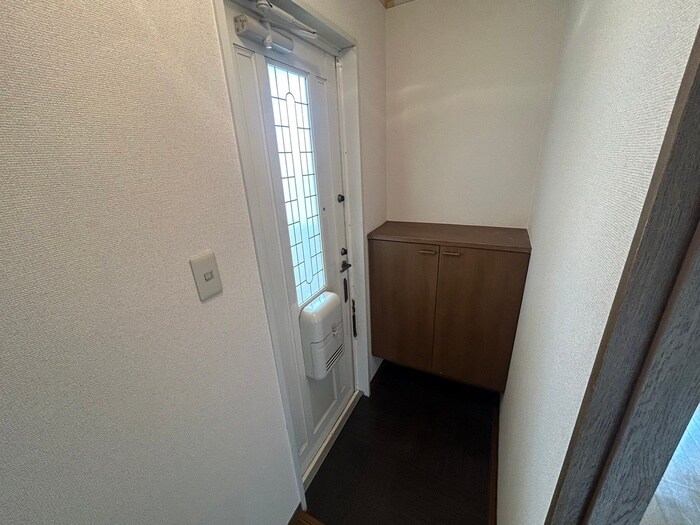 物件内観写真4　(玄関)