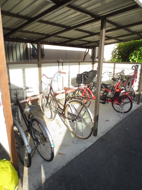 物件外観写真3　(駐輪場)