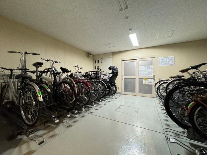 物件外観写真3　(駐輪場)