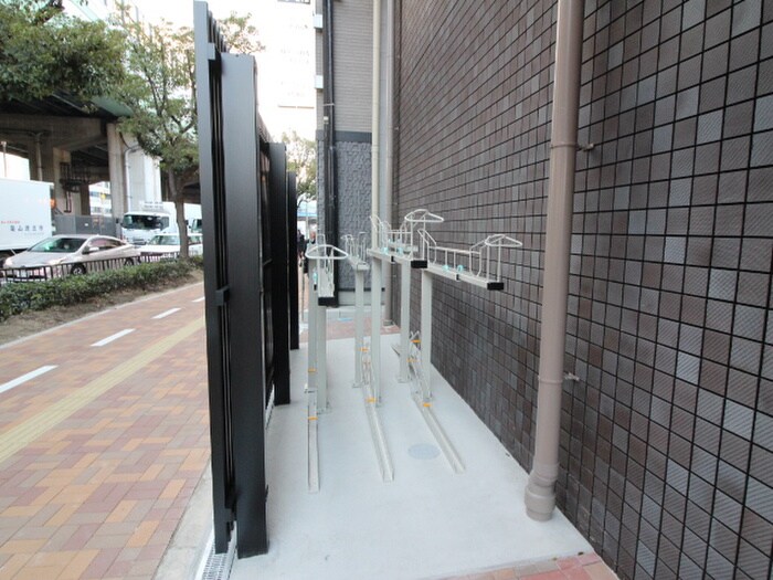 物件外観写真4　(駐輪場)