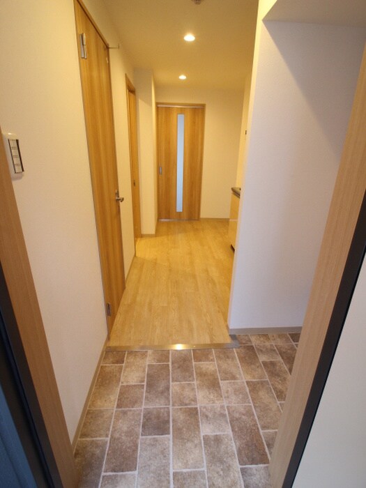 物件内観写真11　(玄関)
