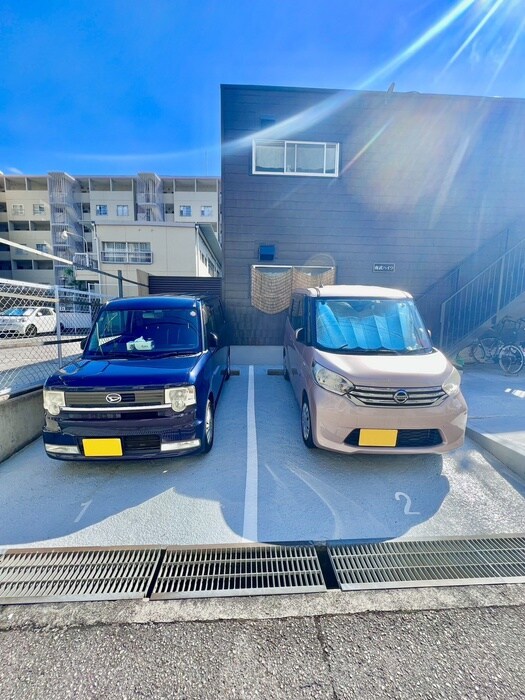 物件外観写真5　(駐車場)