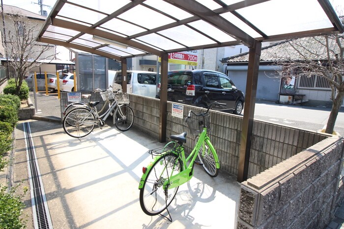 物件外観写真4　(駐輪場)