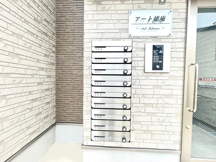 物件外観写真3　(エントランス部分)