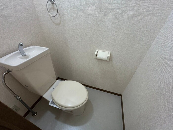 物件内観写真8　(トイレ)