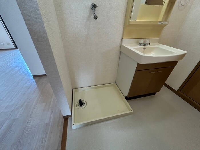 物件内観写真15　(洗濯機置場)