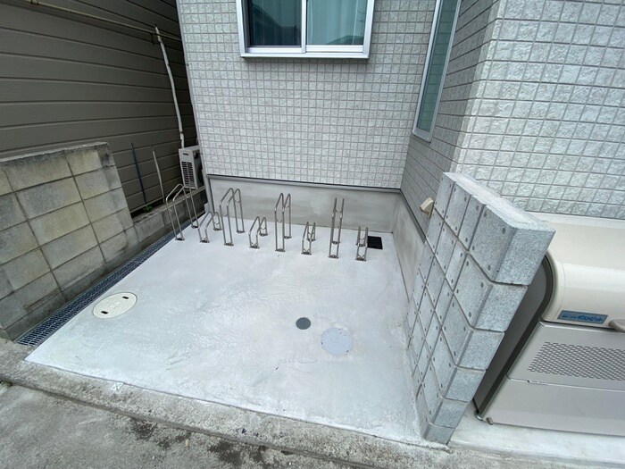 物件外観写真4　(駐輪場)