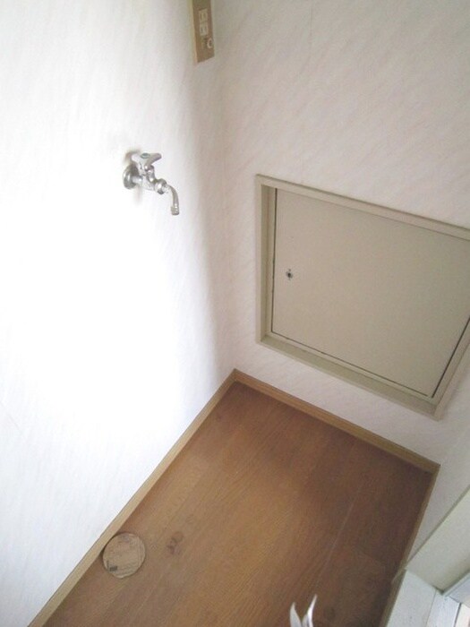 物件内観写真10　(洗濯機置場)