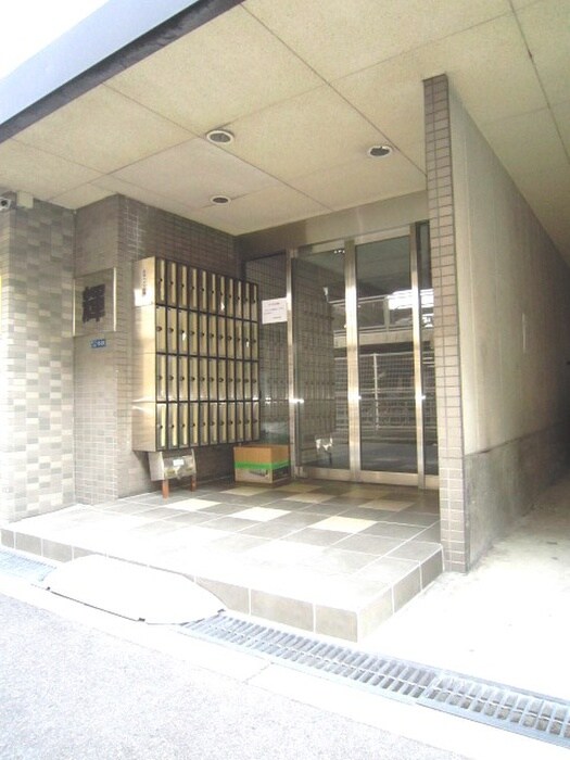 物件外観写真2　(エントランス部分)