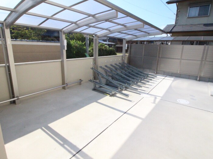 物件外観写真5　(駐輪場)