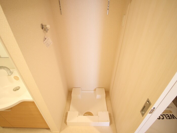 物件内観写真14　(洗濯機置場)