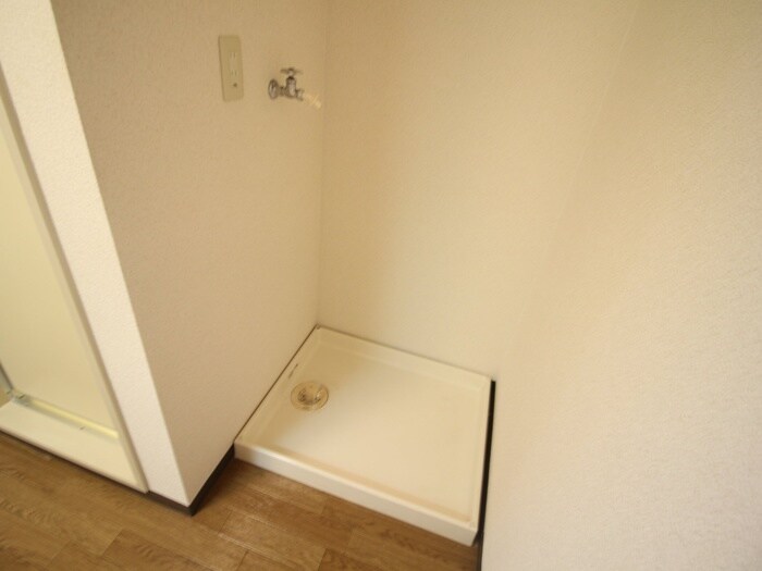 物件内観写真8　(洗濯機置場)