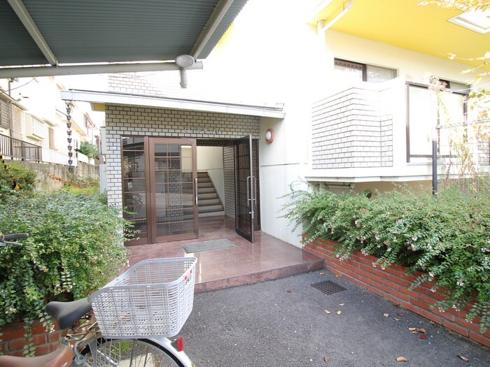 物件外観写真5　(エントランス部分)