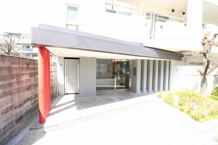 物件外観写真2　(エントランス部分)