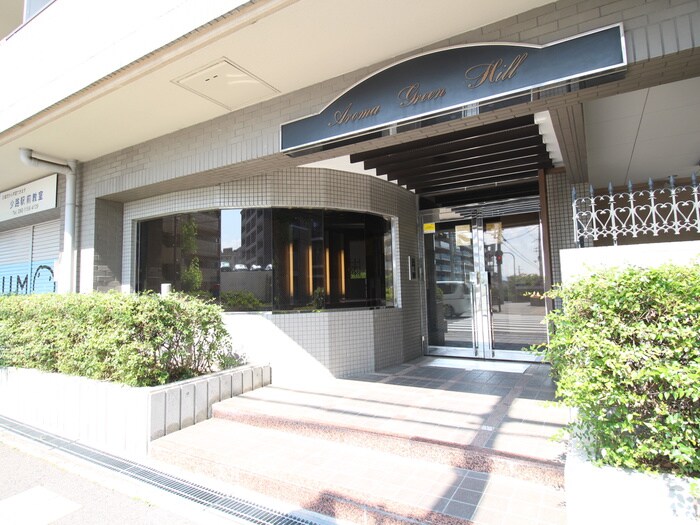 物件外観写真2　(エントランス部分)