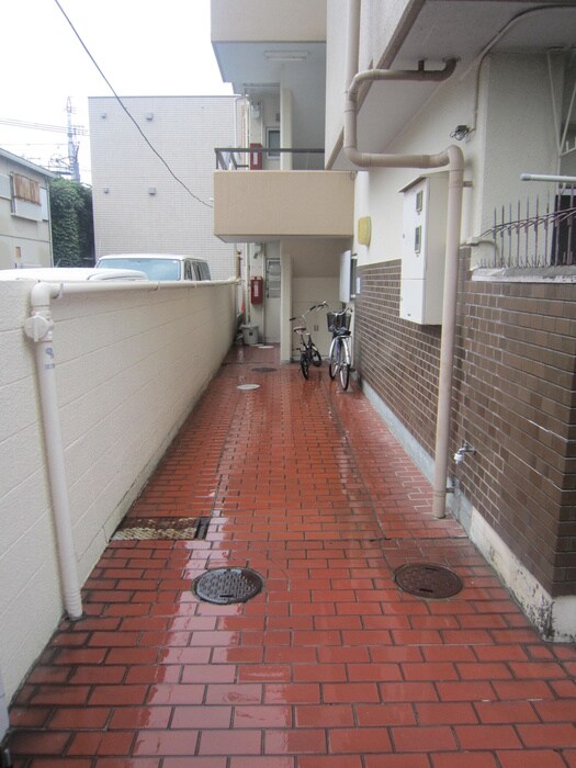 物件外観写真2　(エントランス部分)