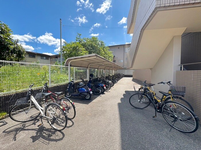 物件外観写真3　(駐輪場)