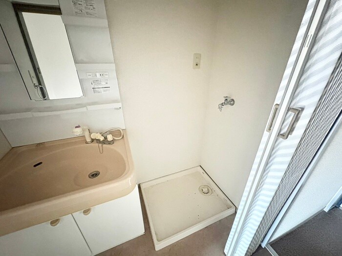 物件内観写真16　(洗濯機置場)