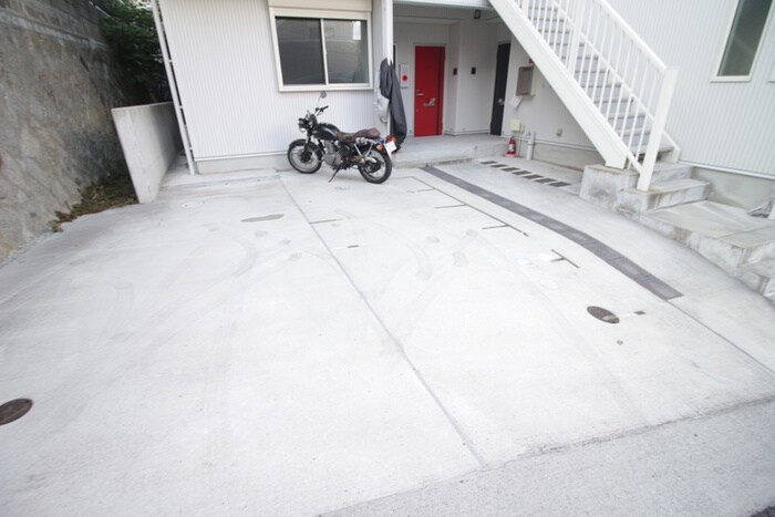 物件外観写真3　(駐車場)