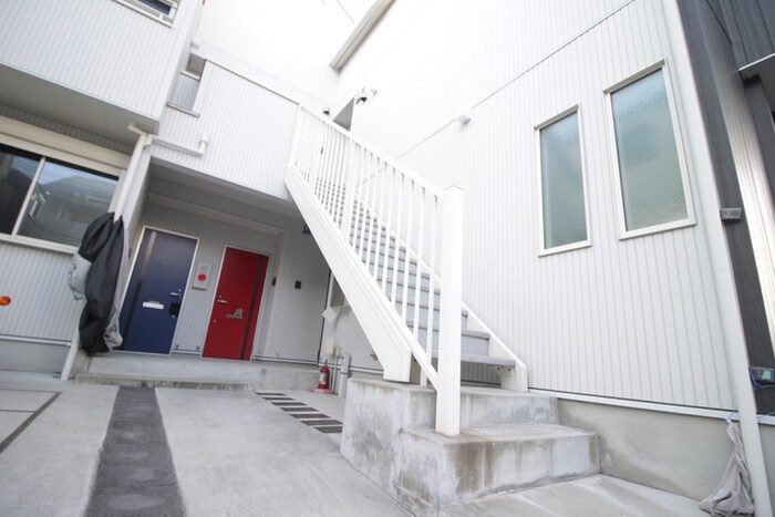 物件外観写真4　(エントランス部分)