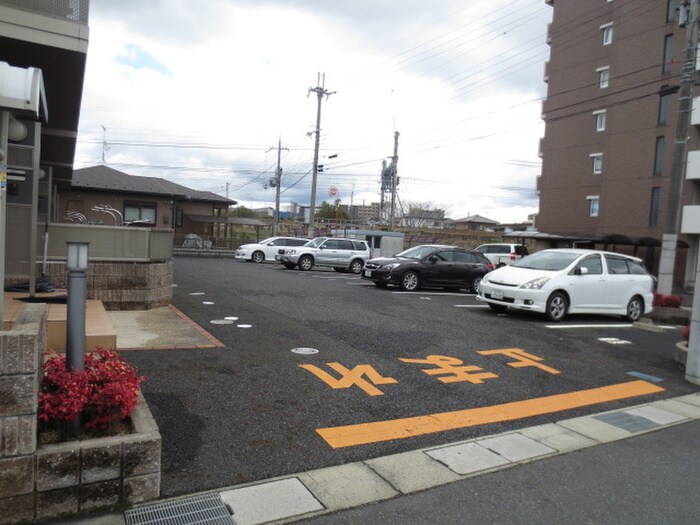 物件外観写真3　(駐輪場)