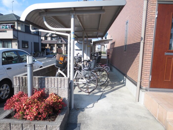 物件外観写真4　(駐輪場)