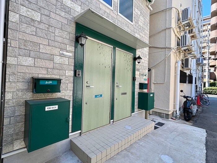 物件外観写真5　(エントランス部分)