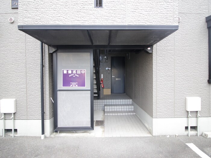 物件外観写真6　(エントランス部分)