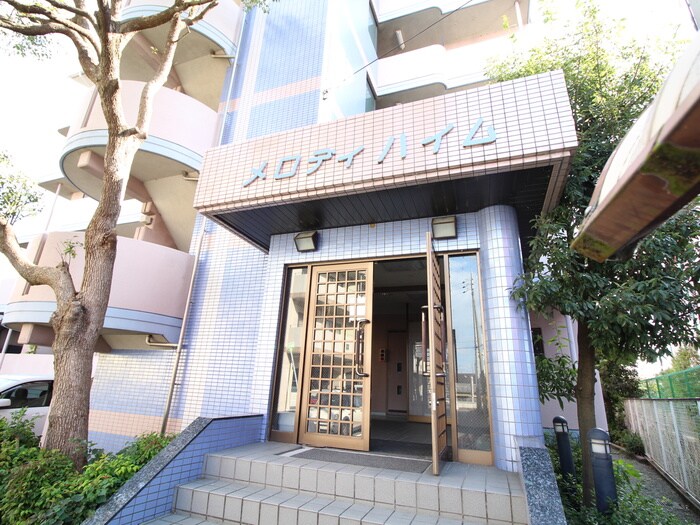 物件外観写真5　(エントランス部分)