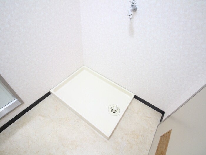 物件内観写真16　(洗濯機置場)