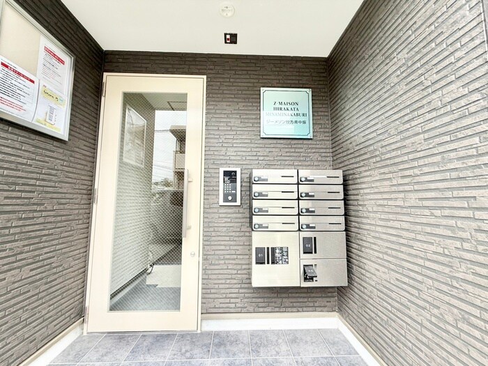 物件外観写真3　(エントランス部分)