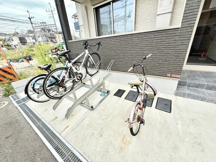 物件外観写真4　(駐輪場)