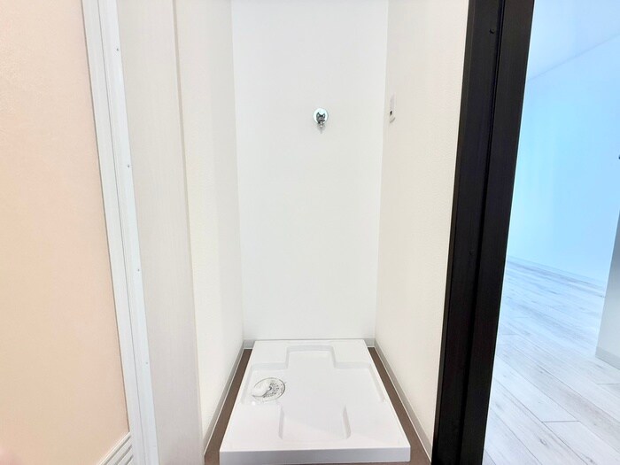 物件内観写真10　(洗濯機置場)